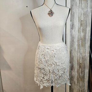 Forever 21 White Lace Fully Lined Pencil Skirt w Scalloped Hem